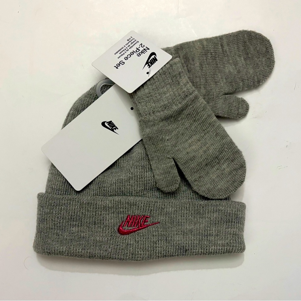 Nike girls kids Beanie snow hat & Mittens gloves Set